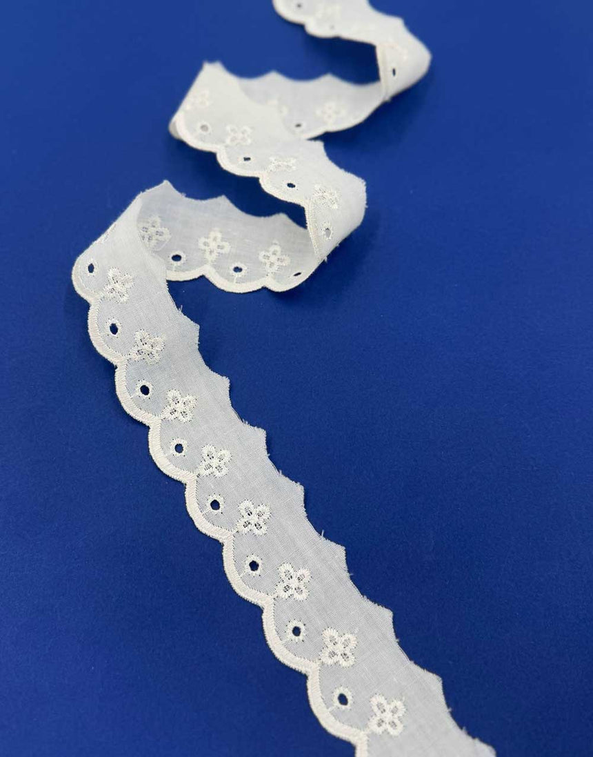 Cream Clover Broderie Anglaise Lace Trim, 38mm