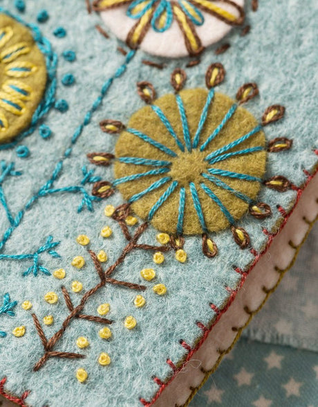 Corinne Lapierre Embroidery Needle Case Embroidered Felt Craft Kit by Corinne Lapierre 0608603782660 608603782660