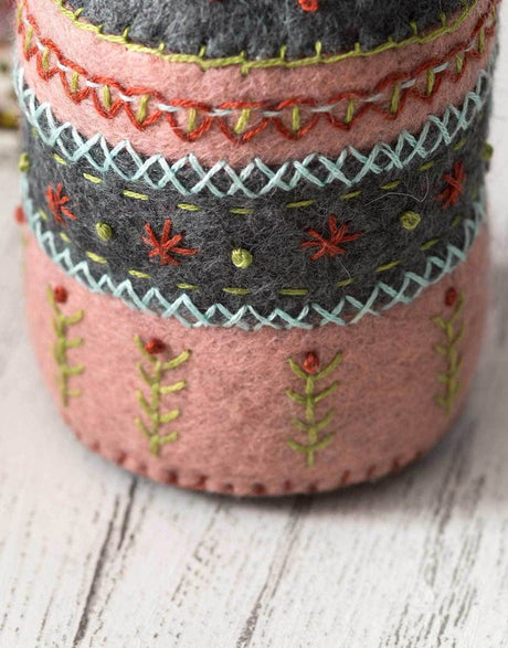Corinne Lapierre Embroidery Pin Cushion Embroidered Felt Craft Kit by Corinne Lapierre 0608603782653 608603782653