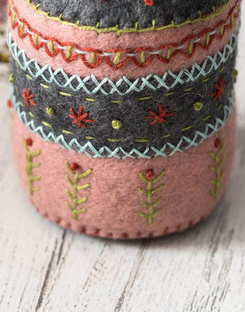 Corinne Lapierre Embroidery Pin Cushion Embroidered Felt Craft Kit by Corinne Lapierre 0608603782653 608603782653
