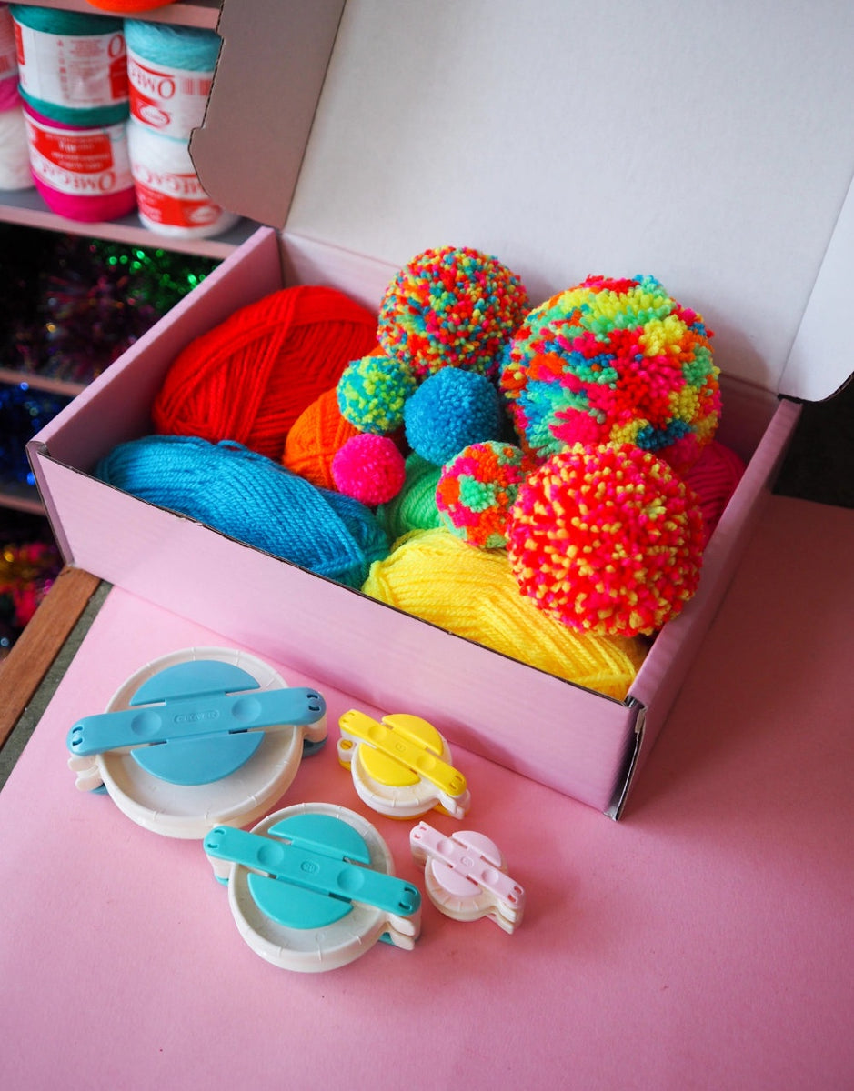 Starter Pom Pom Making Kit, Fat Pom Poms – Clothkits