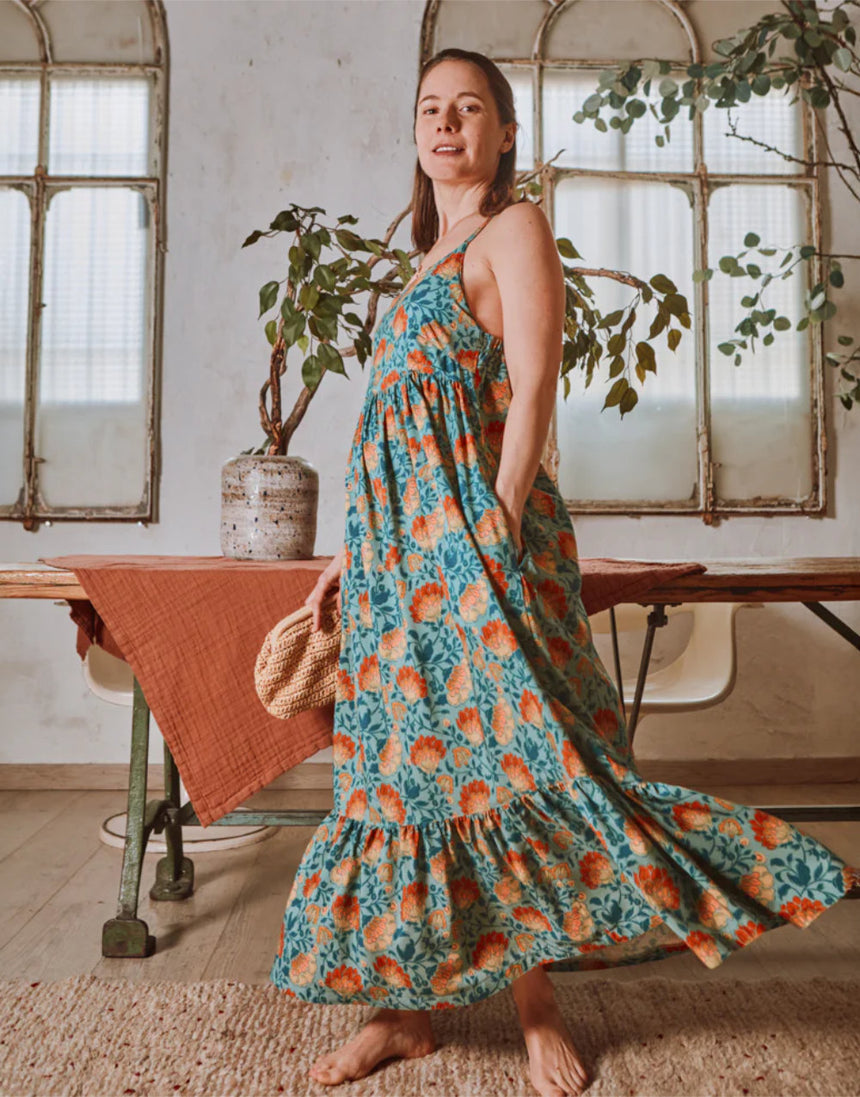 Lena Dress & Blouse Women's Sewing Pattern, Ikatee