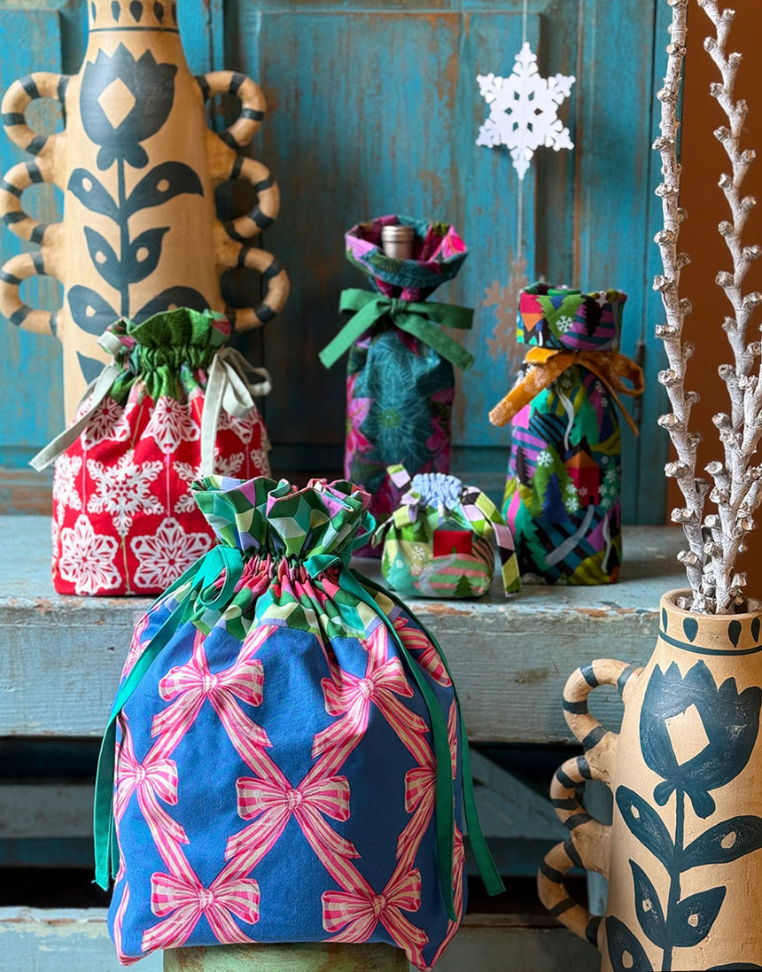 Country Paperflakes Cotton Fabric, Cozy Christmas by Anna Maria Textiles