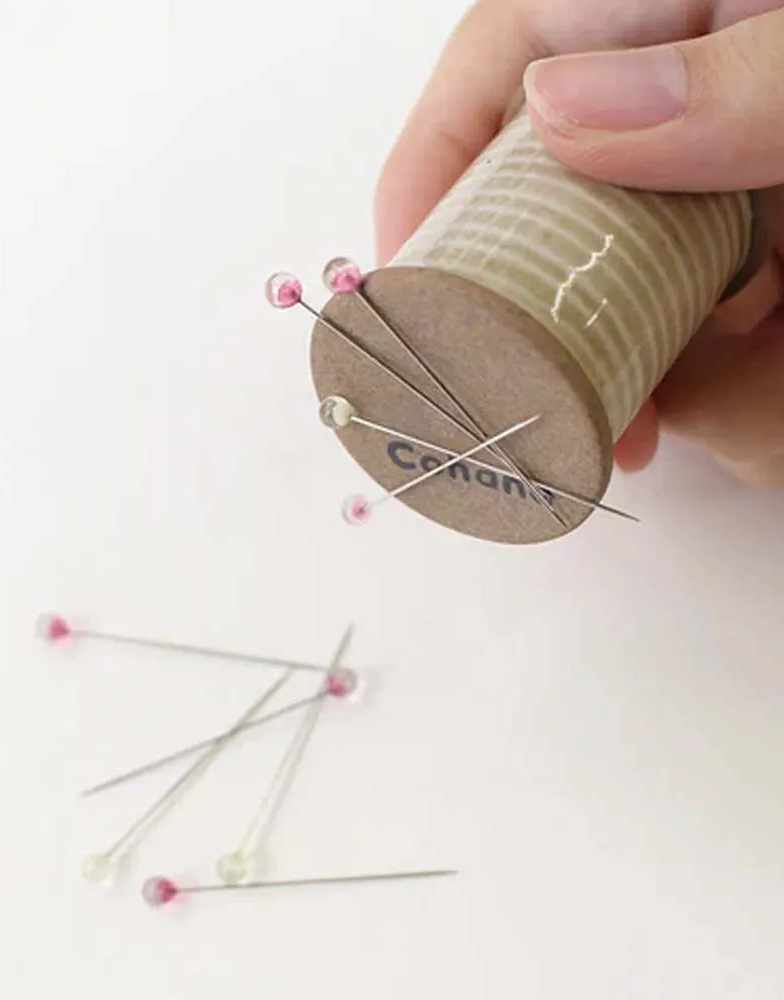 Kantsubaki Magnetic Ceramic Spool with Glass Headed Pins from Cohana