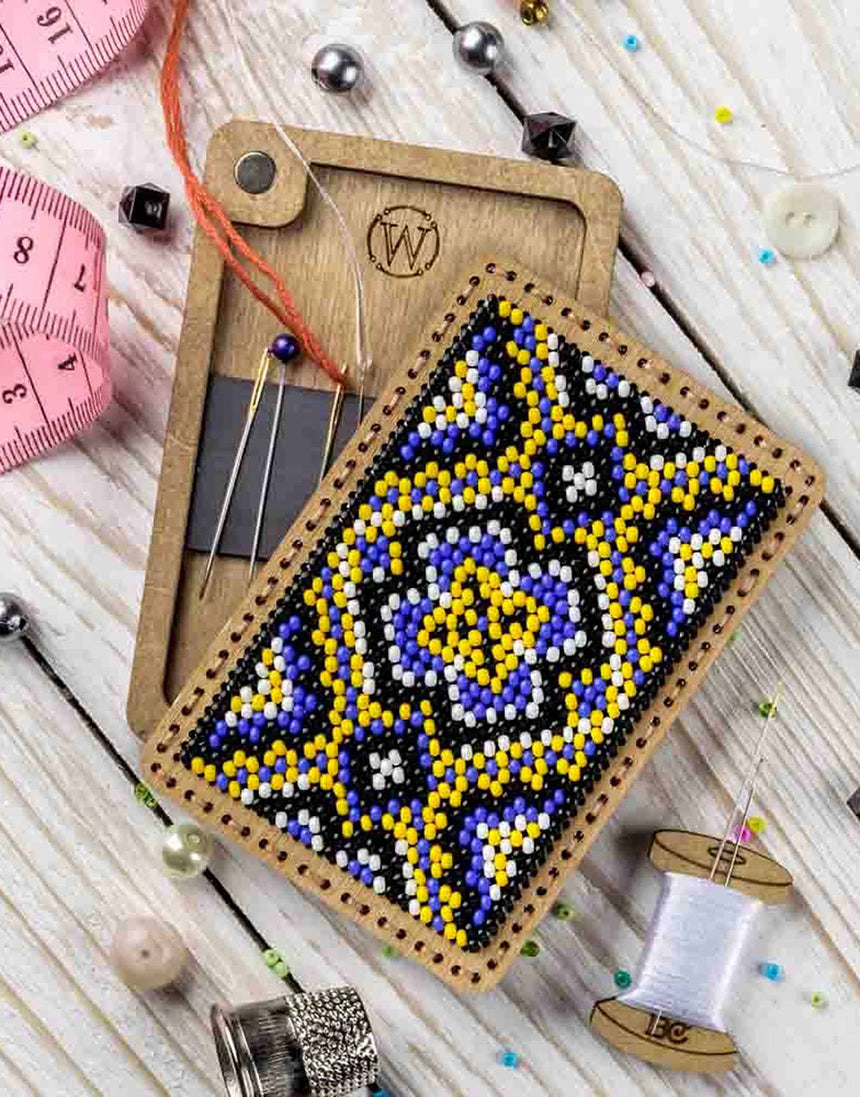 Beaded Wooden Magnetic Needle Minder Kit - Blue Yellow