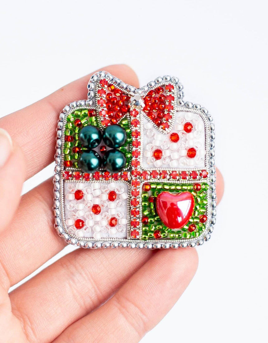 Christmas Themed Beaded Embroidery Brooch Kit, Set of 7